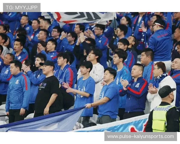 聚焦绿茵巨星成长轨迹与辉煌瞬间全面解读球迷心中偶像风采