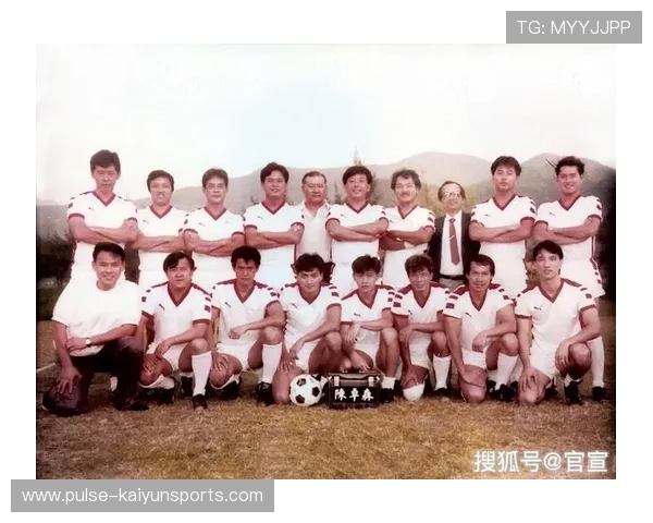 足球星明信片收藏带你走进绿茵场上巨星们的光辉岁月